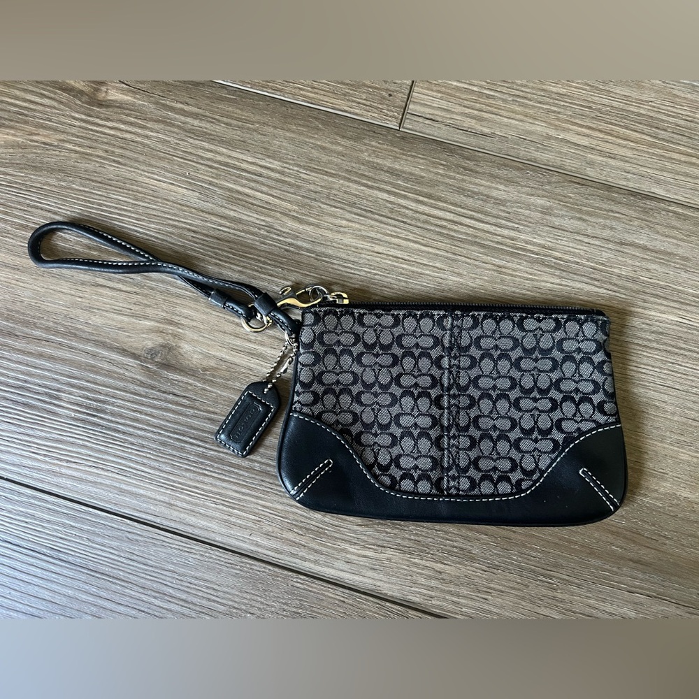 Coach Vintage Y2K Wristlet Monogram Black Signature C Logo Zipper Wristlet 6x4